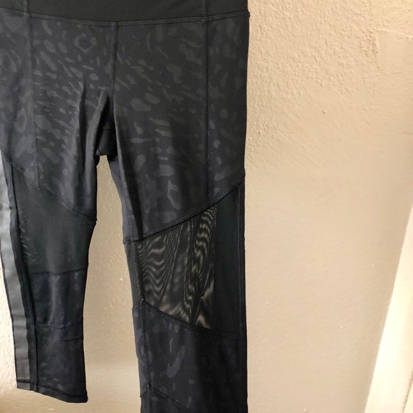 Lululemon Black mesh+pattern Capri high waist - Picture 4 of 8